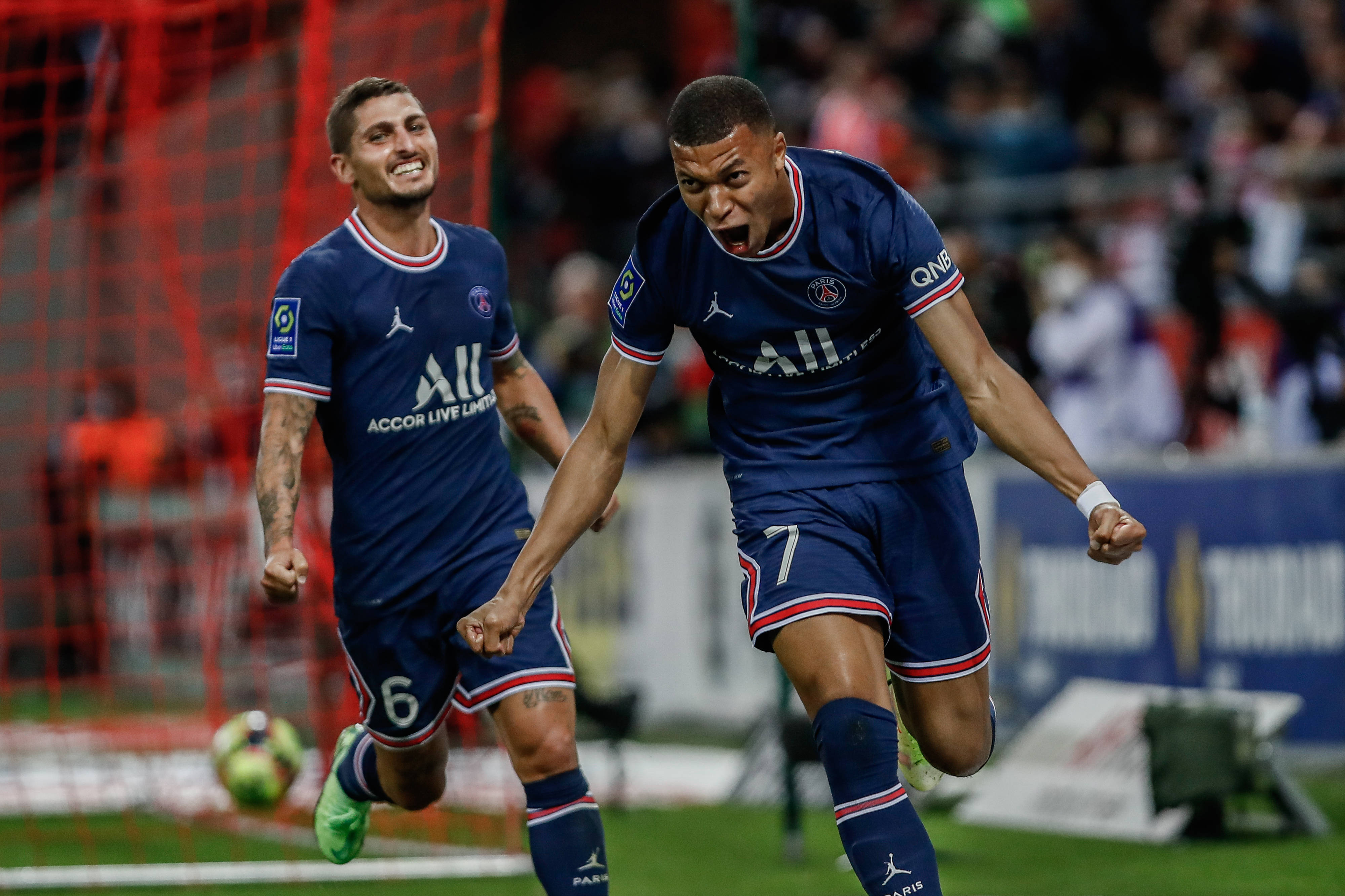 关于决战欧冠：巴黎圣日耳曼战胜曼联的信息