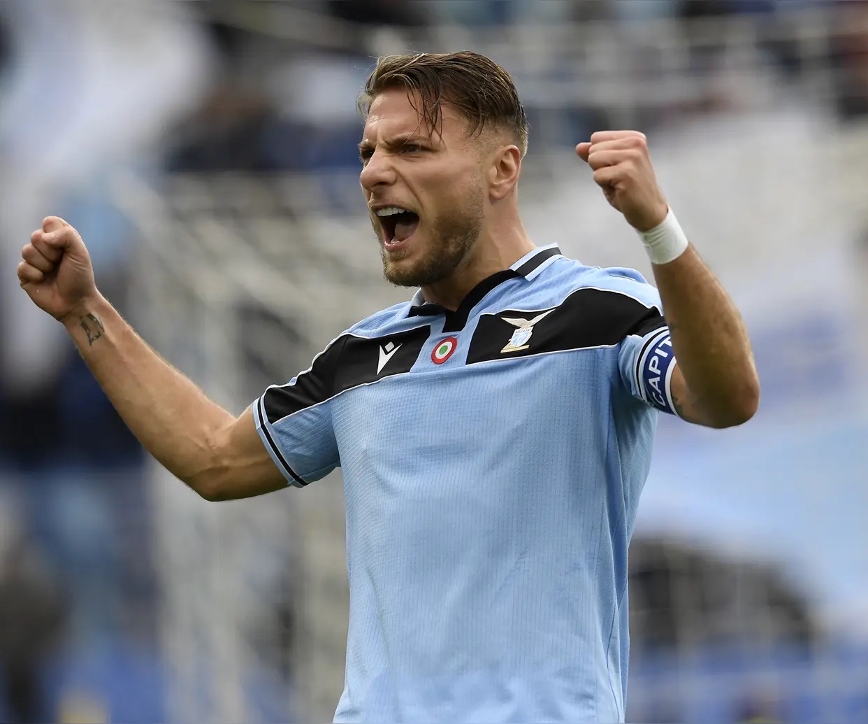 关于阿贾克斯逆转，镇定追平出线欧冠的信息