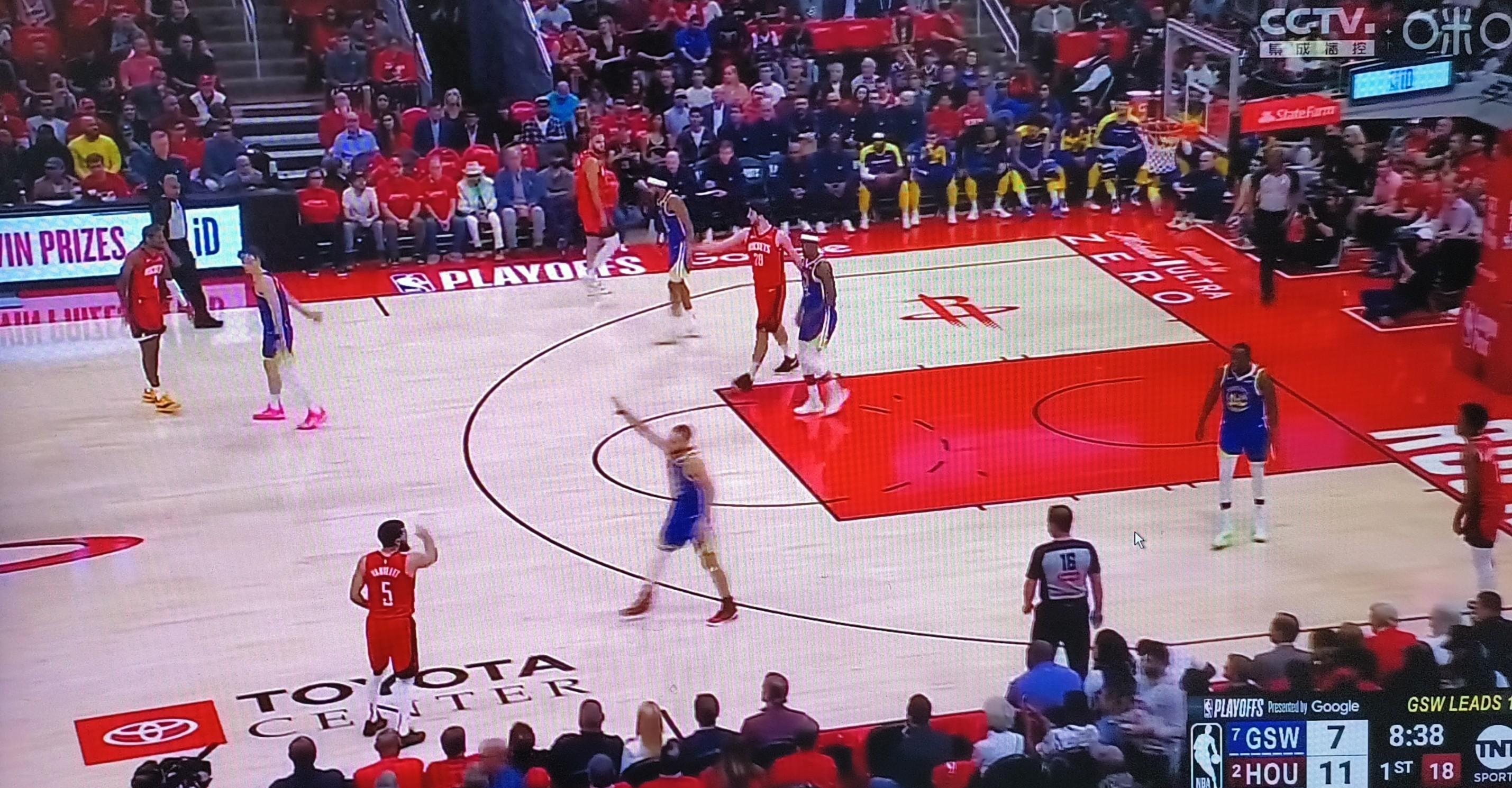 最新赛况：火箭队成功逆转击败勇士队