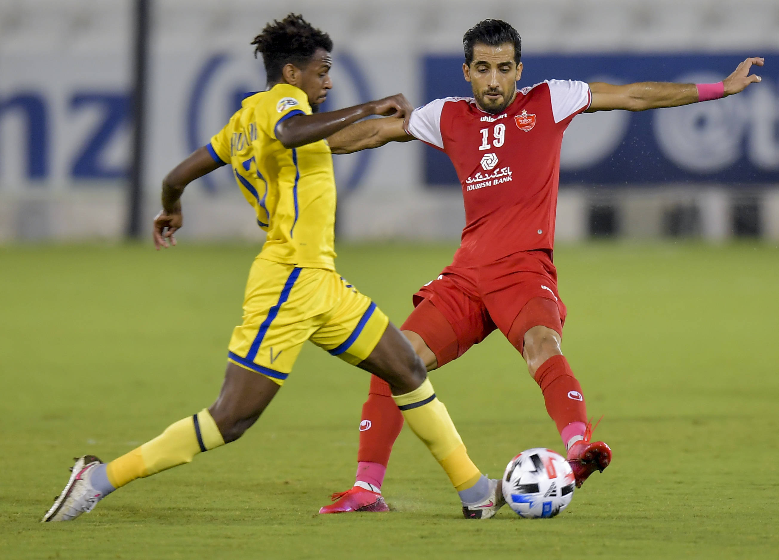 包含阿罗基利诺登场破门，希腊击败波兰晋级半决赛的词条