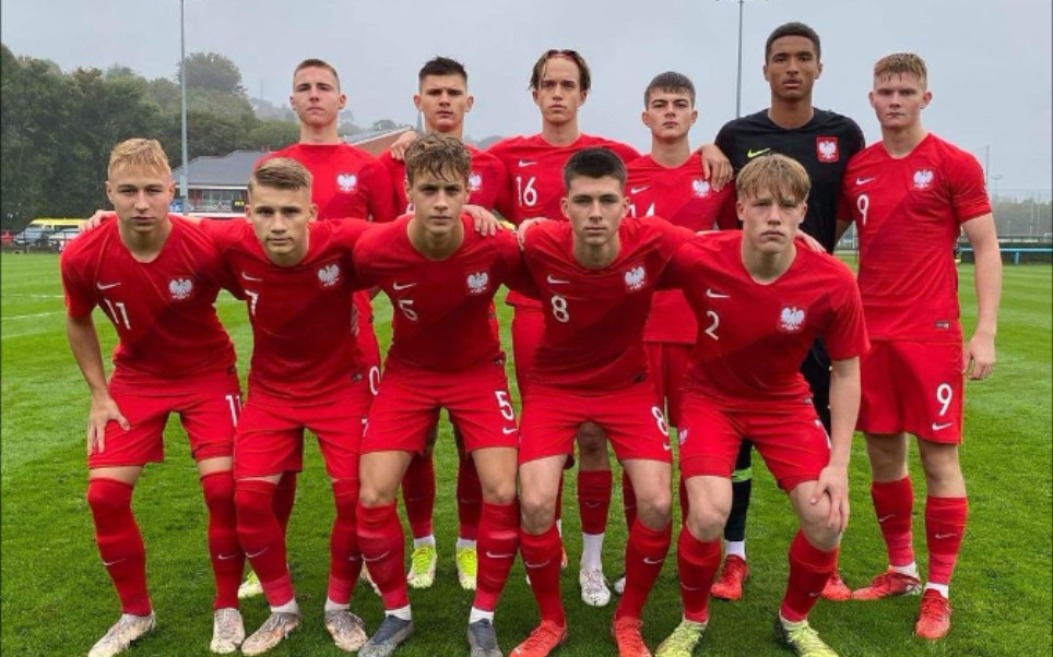 包含波兰胜北马其顿，小组出线希望复活的词条