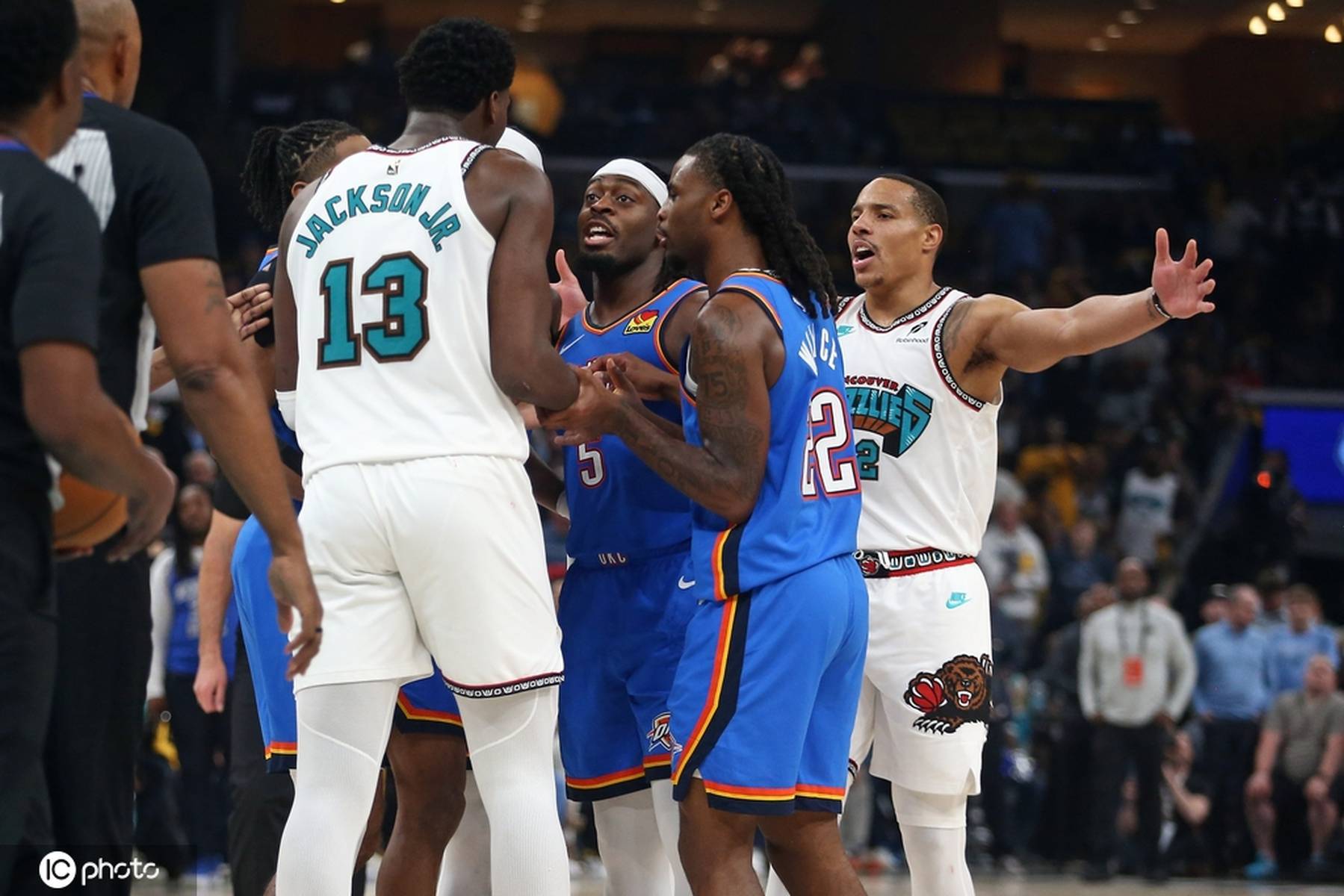 灰熊主场大胜公牛，雷霆客场失利