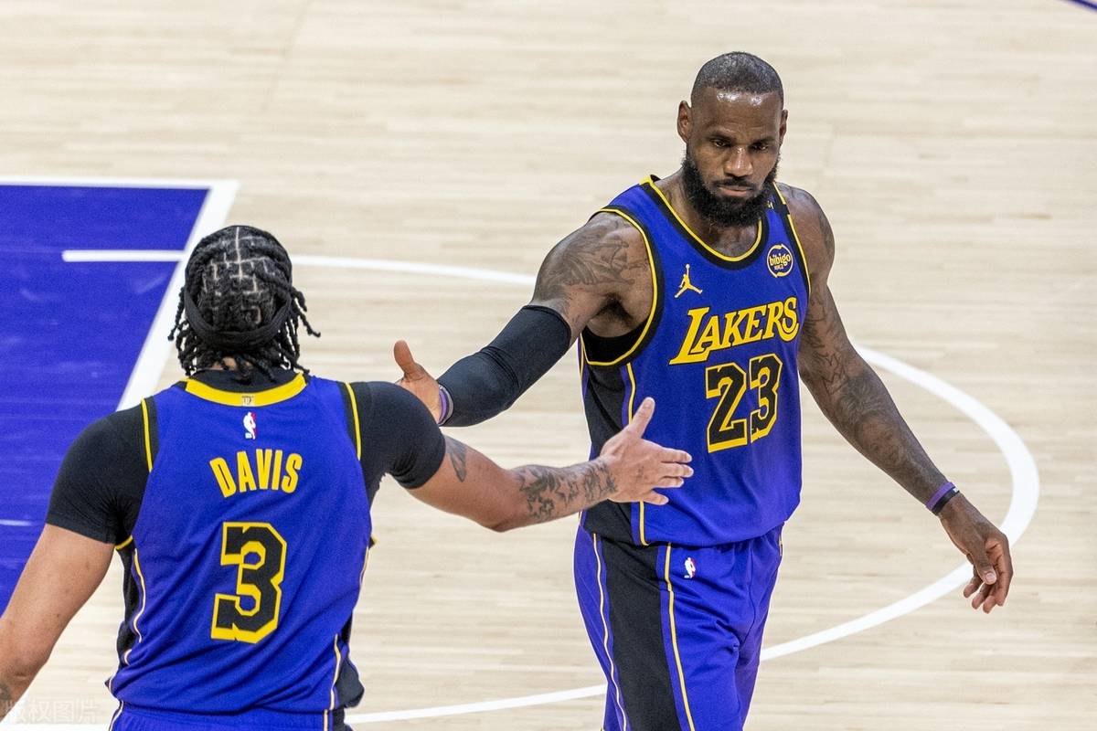 包含浓眉哥复出首战，冲击季后赛状态火爆，官方宣布新规成为焦点！的词条