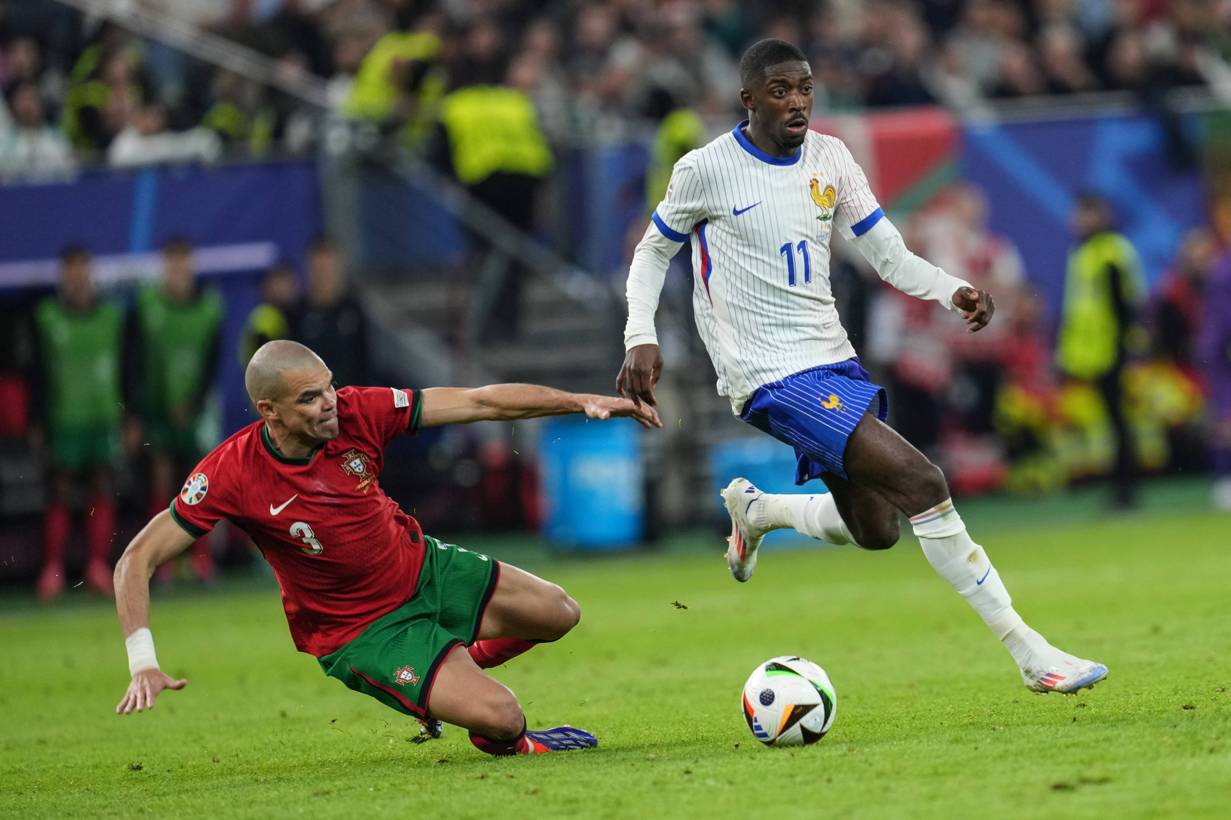 C罗重返赛场，战术调整首场状态出色，篮网观众沸腾！